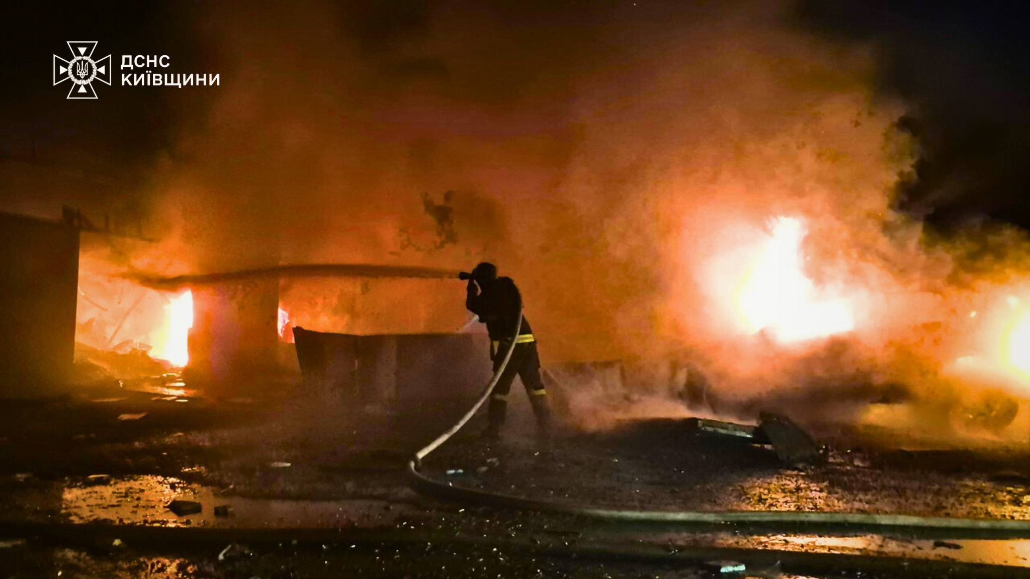 Наслідки нічного обстрілу Київщини 27 грудня 2025 року: є загибла та поранені