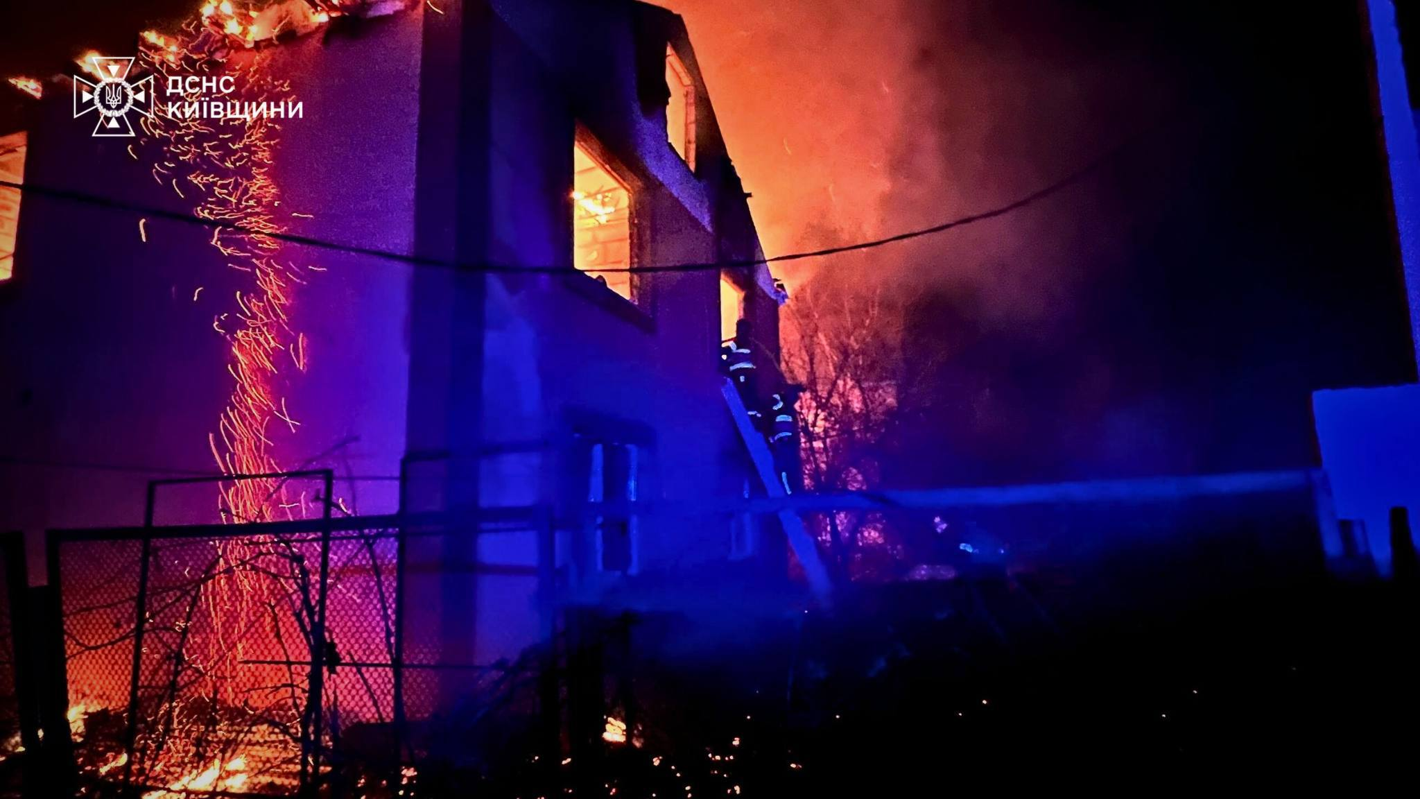 Наслідки нічного обстрілу Київщини 27 грудня 2025 року: є загибла та поранені