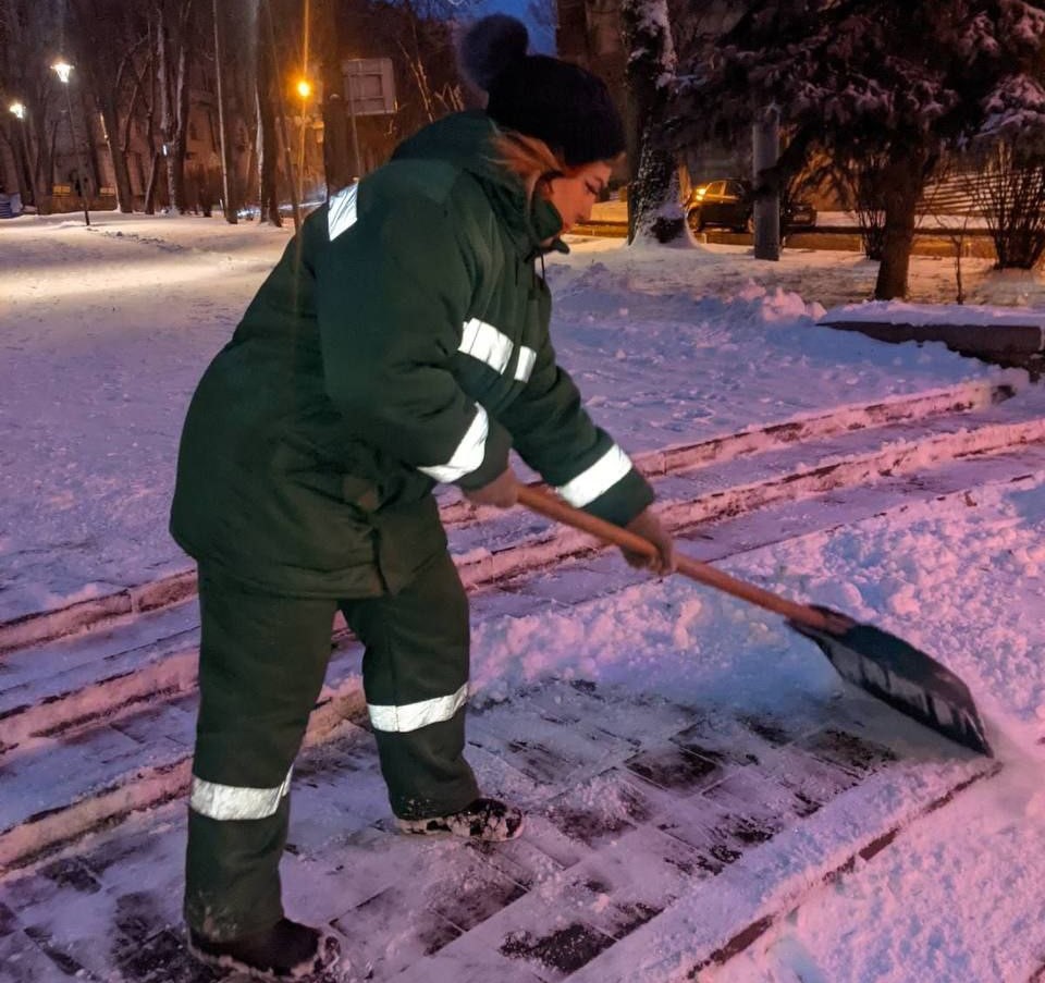 Як спецмашини та тисячі комунальників розчищають місто
